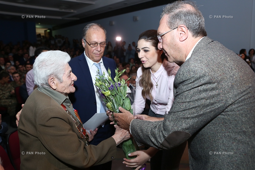 Церемония дани уважения врачам-ветеранам Великой отечественной войны и военнослужащим, отличившимся своей храбростью во время апрельских боевых действий на карабахско-азербайджанской границе