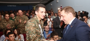 Церемония дани уважения врачам-ветеранам Великой отечественной войны и военнослужащим, отличившимся своей храбростью во время апрельских боевых действий на карабахско-азербайджанской границе