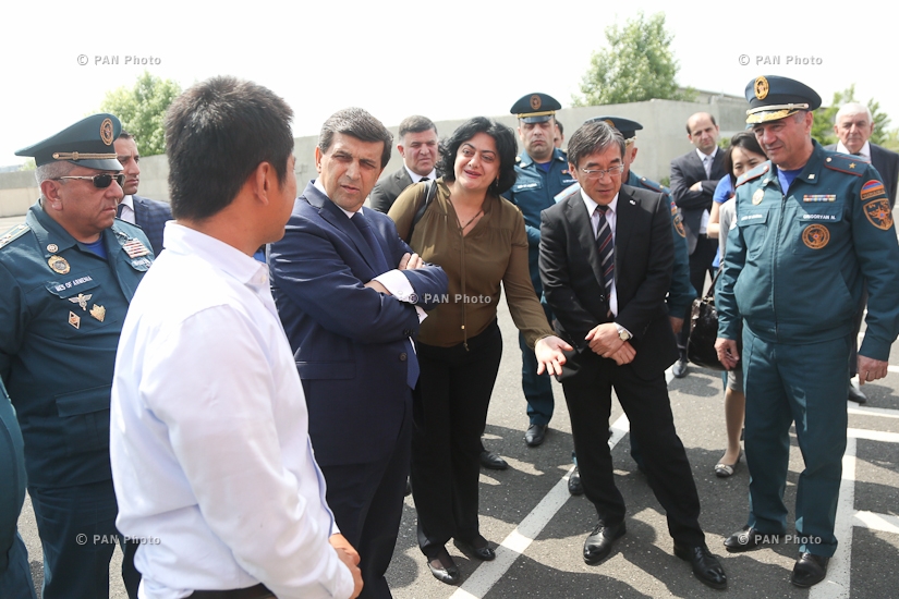 Презентация новых передвижных машин, подаренных правительством Японии МЧС Армении 