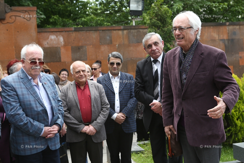 Представители интеллигенции, культурные деятели посетили Пантеон имени Комитаса в связи с 95-летием композитора, Народного артиста СССР Эдварда Мирзояна