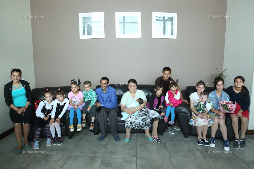 Press conference by the Melkonyan family with 14 children, UNFPA Armenia Country Program representative Garik Hayrapetyan and singer and single mother Alla Navasardyan