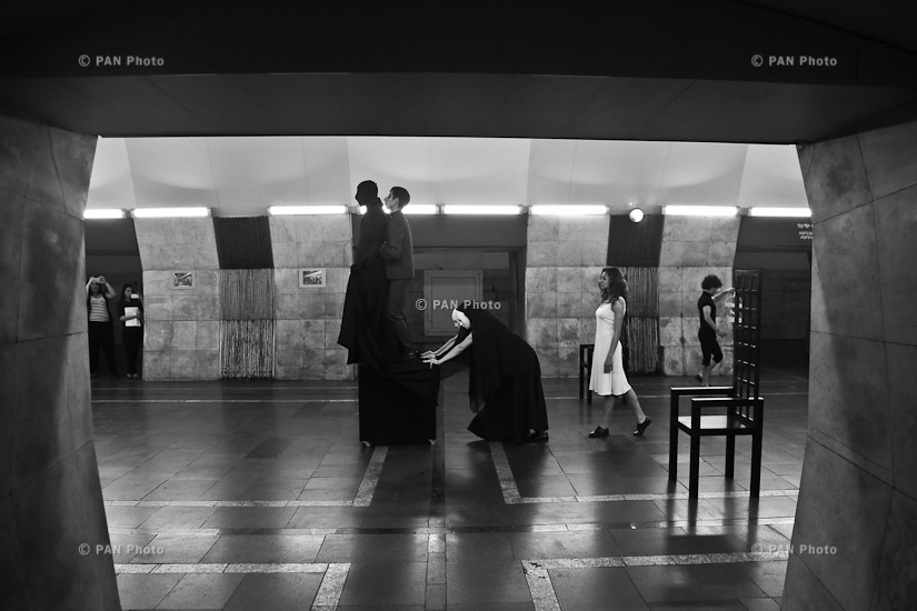 На станции метро «Еритасардакан» состоялась программа «Шекспир живет... в метро», посвященная 400-летию со дня смерти поэта