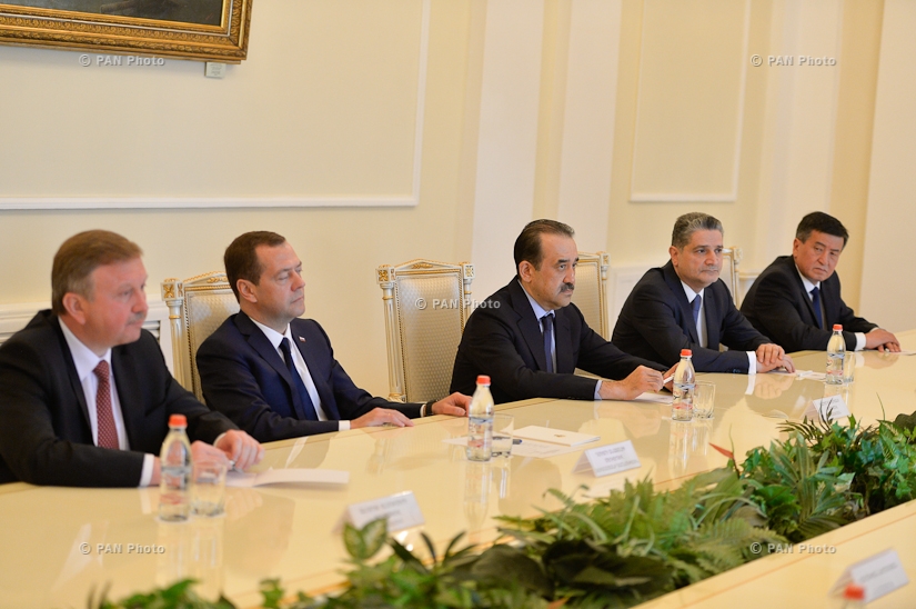 Armenian President Serzh Sargsyan meets with the members of the Intergovernmental Council of the Eurasian Economic Union and Chairman of the EEC Board Tigran Sargsyan