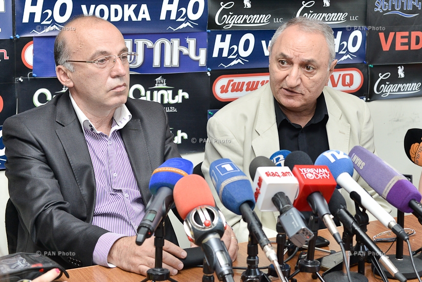 Press conference of economists Vardan Bostanjyan and Tatul Manaseryan