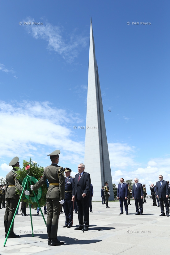 Президент Чехии Милош Земан посетил Мемориальный комплекс «Цицернакаберд»