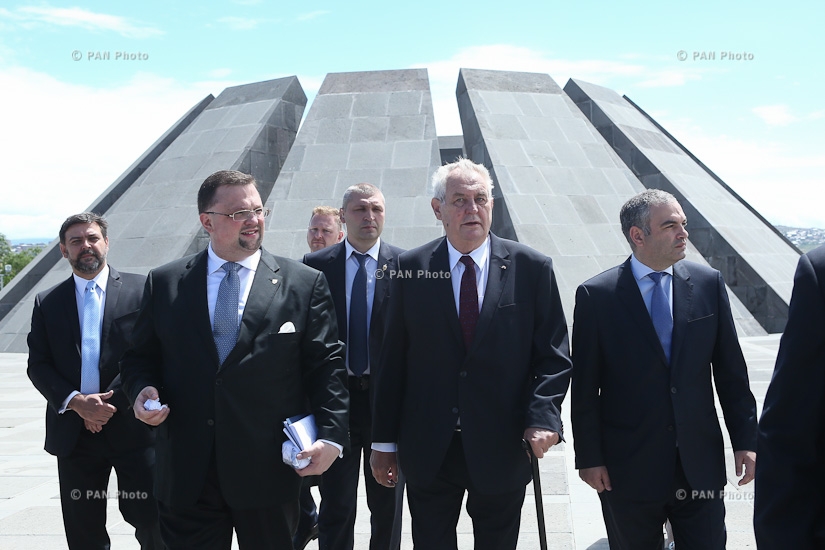 Президент Чехии Милош Земан посетил Мемориальный комплекс «Цицернакаберд»