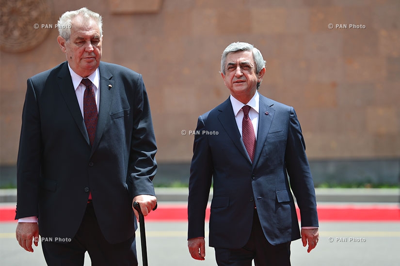 Церемония приветствия президента Чехии Милоша Земана в резиденции президента Армении