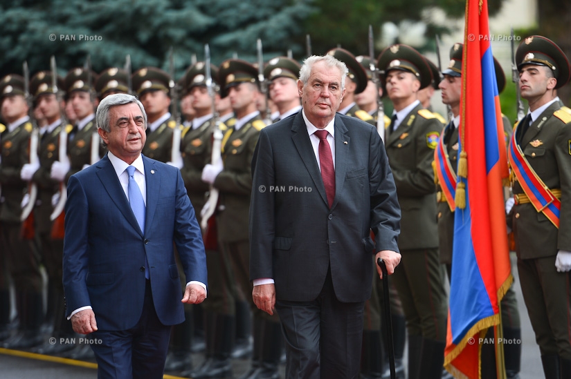 Официальная церемония прощания с президентом Чехии Милошом Земаном