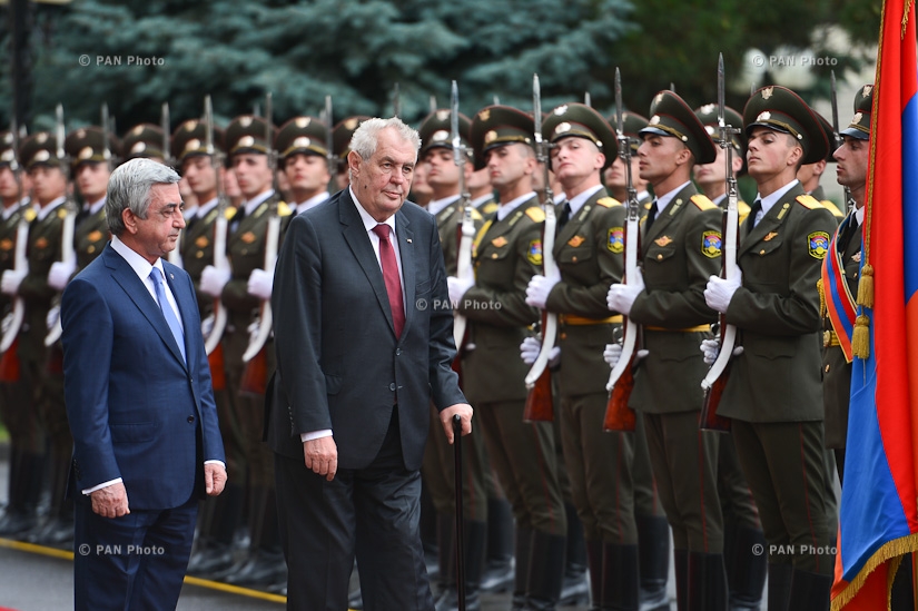 Официальная церемония прощания с президентом Чехии Милошом Земаном