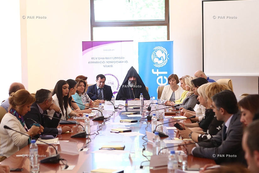 Круглый стол на тему '' Общая оценка альтернативного ухода за детьми, поддержки семьи и инклюзивного образования услуг в Армении 