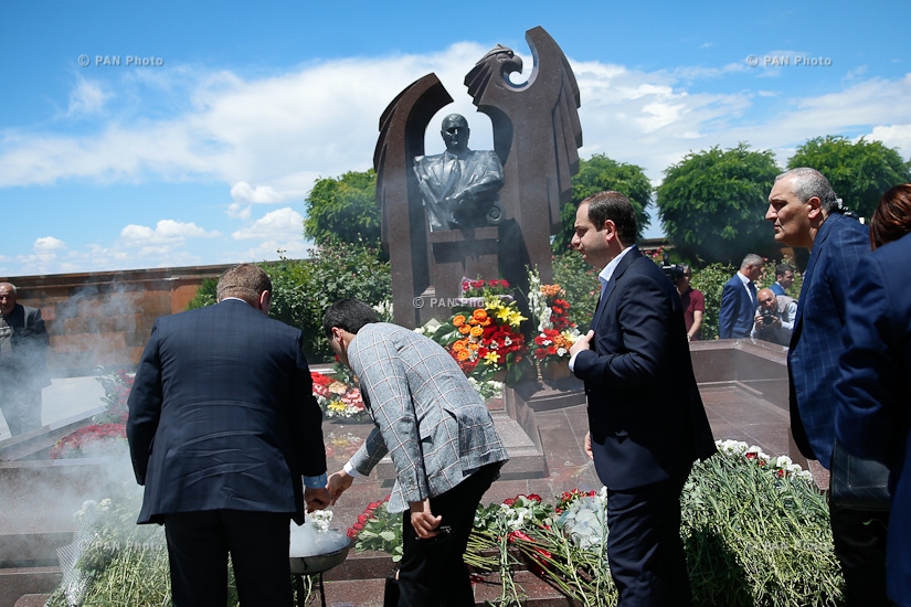 Yerevan commemorates ex-PM Andranik Margaryan