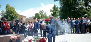 В Ереване почтили память бывшего премьер-министра Армении Андраника Маргаряна