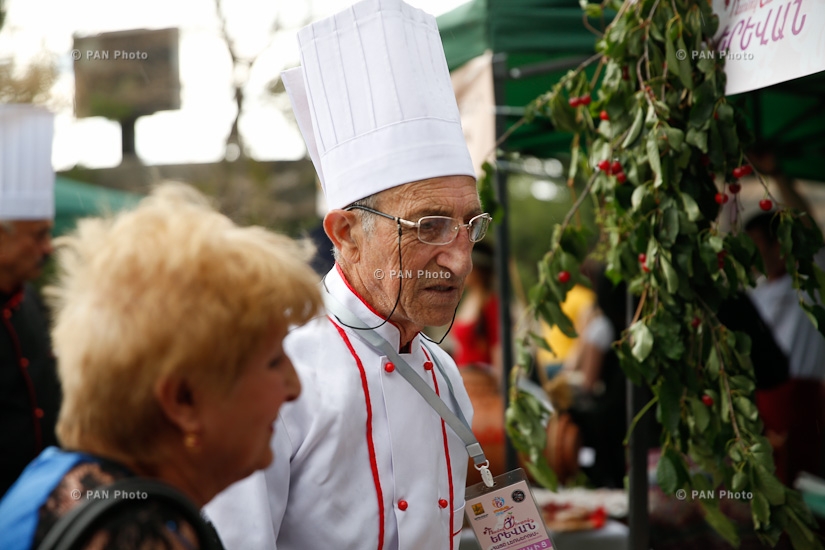 Yerevan hosts traditional cookery city festival 'Bread in Mountains' 