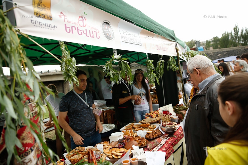 Yerevan hosts traditional cookery city festival 'Bread in Mountains' 