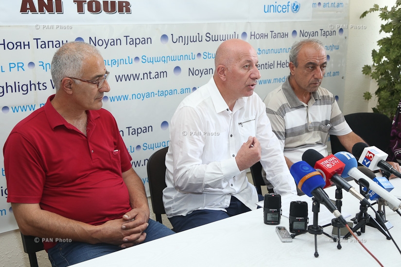 Press conference of Chairman of the Drivers' Defense League Tigran Hovhannisyan, deputy head of Support to Taxi Services NGO Suren Mkrtchyan and chief of Organization of Passenger Transportation in Armenia NGO Poghos Oghlukyan