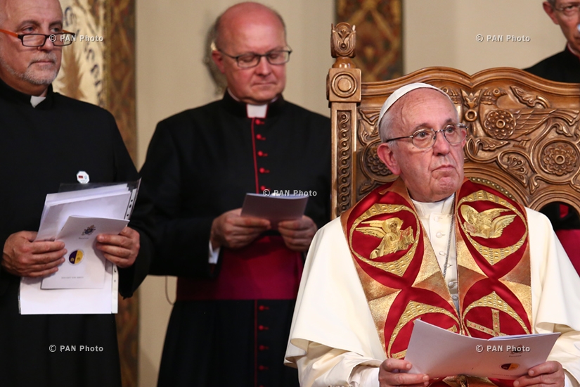 В Эчмиадзине прошла церемония приветствия Папы Римского Франциска