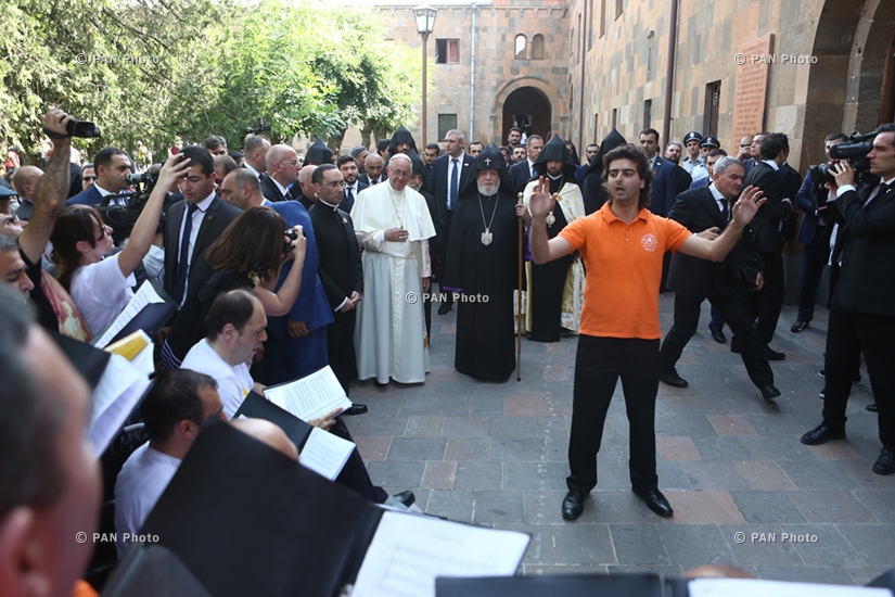 Pope Francis greeted with Hrashapar (wondrously glorious) service in Etchmiadzin