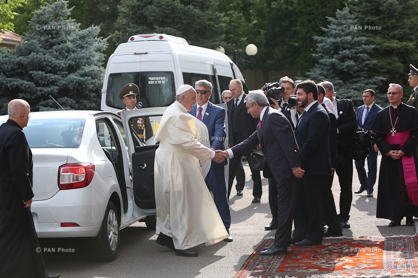 Президент Армении Серж Саргсян принял Папы Римского Франциска 