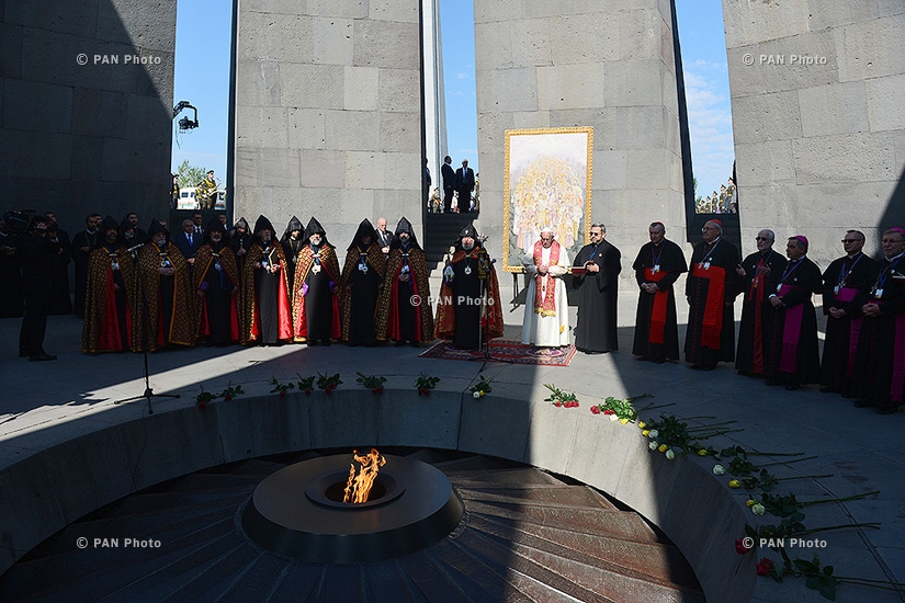 Pope Francis vists Armenian Genocide memorial Tsitsernakaberd