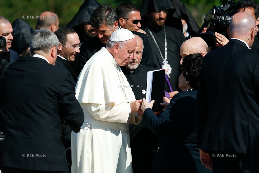 Pope Francis vists Armenian Genocide memorial Tsitsernakaberd