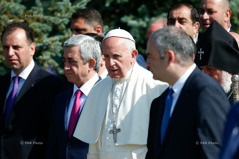 Папа Римский Франциск посетил Мемориальный комплекс «Цицернакаберд»