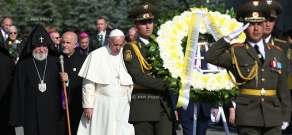Папа Римский Франциск посетил Мемориальный комплекс «Цицернакаберд»