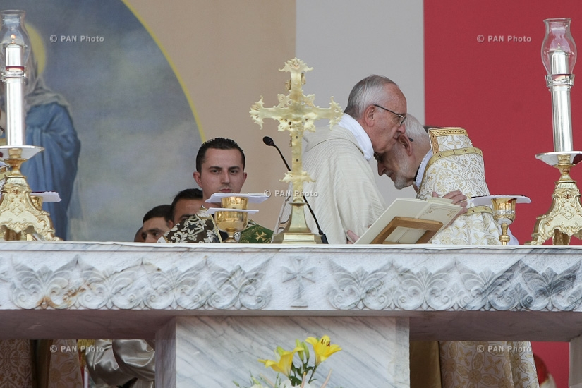 Հռոմի պապ Ֆրանցիսկոսը Գյումրիի Սուրբ Վարդանանց հրապարակում պատարագ է մատուցել