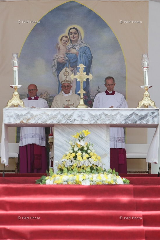 Հռոմի պապ Ֆրանցիսկոսը Գյումրիի Սուրբ Վարդանանց հրապարակում պատարագ է մատուցել