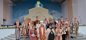 Экуменическая церемония и совместная молитва за мир с участием Папы Римского Франциска и Католикоса всех армян Гарегина II на площади Республики в Ереване 