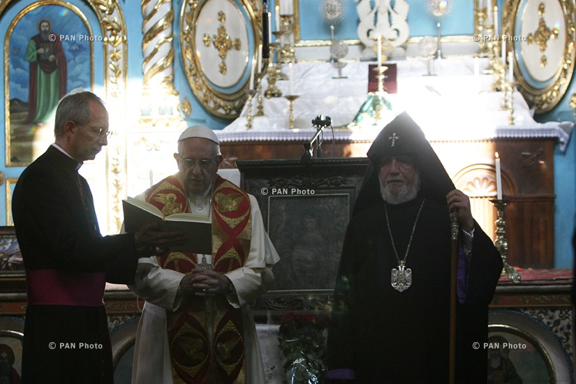 Папа Римский Франциск и Католикос всех армян Гарегин Второй посетили церковь Йот Верк Св. Богородицы в городе Гюмри 