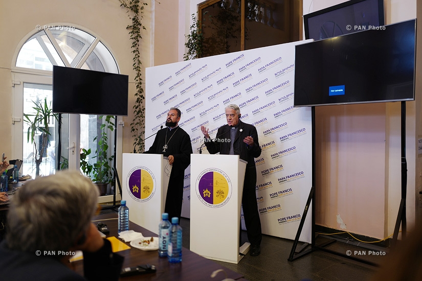  Joint press conference by the Director of the Holy See’s Press Office, Father Federico Lombardi and head of Mother See of Holy Etchmiadzin information department, priest Vahram Melikyan 
