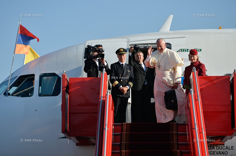 The official ceremony of bidding farewell to Pope Francis 