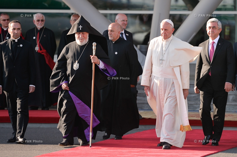 The official ceremony of bidding farewell to Pope Francis 