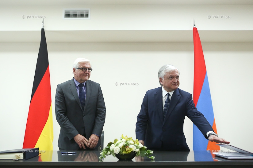Министр иностранных дел Армении Эдвард Налбандян и действующий председатель ОБСЕ, министр иностранных дел Германии Франк-Вальтер Штайнмайер подписали соглашение