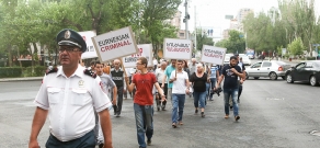 Марш протеста к посольству Аргентины в Армении против сноса старого здания аэропорта 