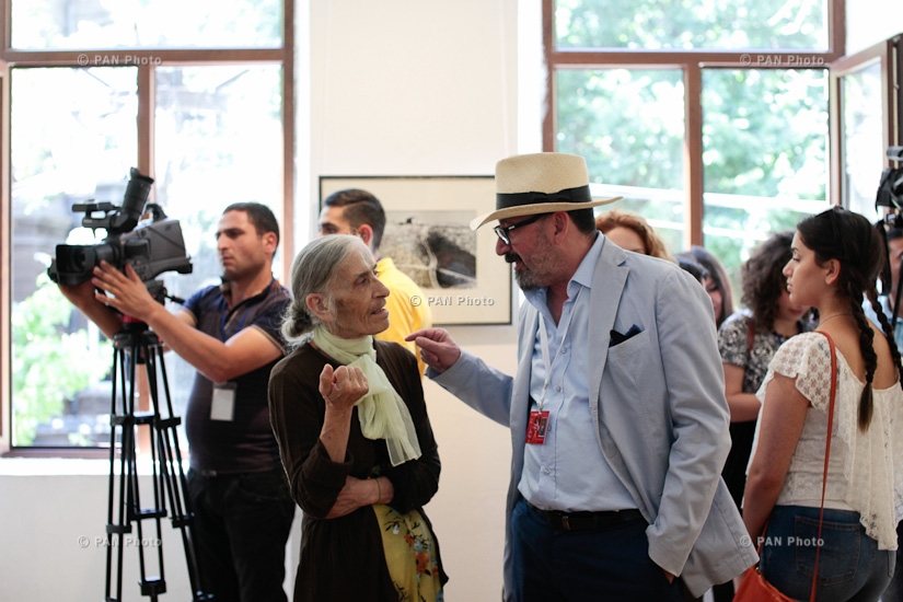 Открытие выставки фотографий Аббаса Киаростами «Дорога»: 13-й кинофестиваль «Золотой абрикос»