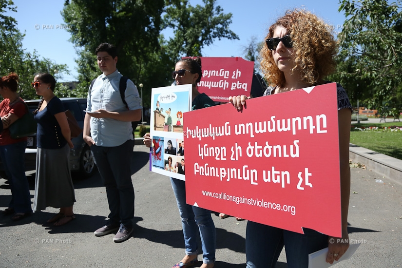В Ереване состоялась акция протеста коалиции «Против насилия над женщинами»