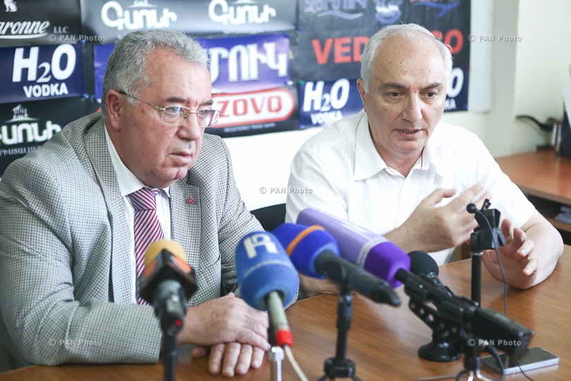 Пресс-конференция председателя Демократической партии Армении Арама Саргсяна и Мкртича Минасяна от РПА