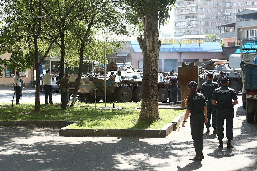 Area adjacent to Erebuni police HQ in Yerevan that a group of armed people seized: Day 1