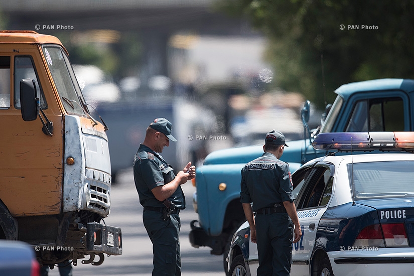 Area adjacent to Erebuni police HQ in Yerevan that a group of armed people seized: Day 1