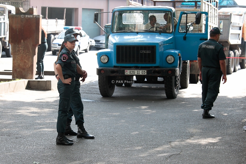 На территории захваченного полка ППС Полиции РА в Эребуни: День 2