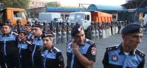 На территории захваченного полка ППС Полиции РА в Эребуни: День 2