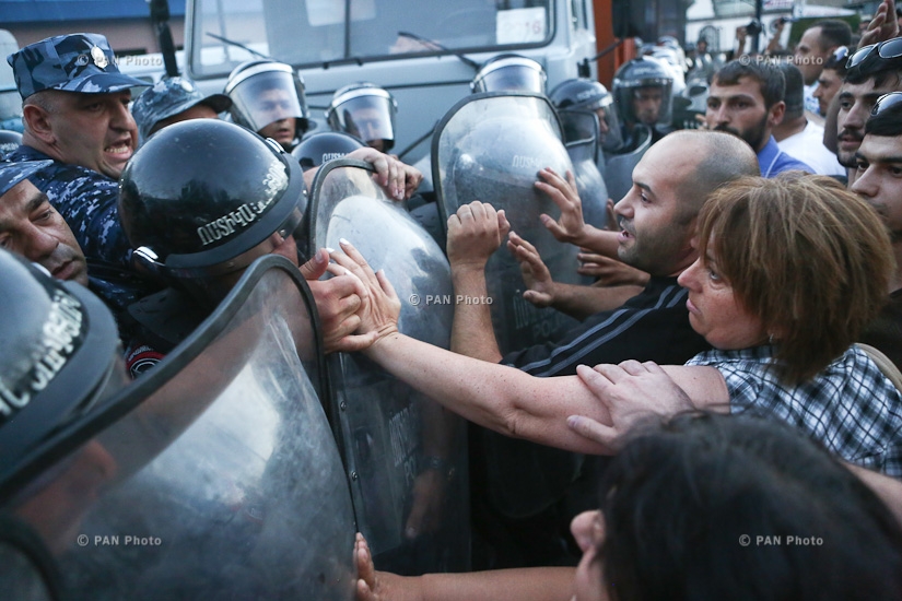Protest action near Erebuni police HQ in Yerevan in support of armed group holding the department: Day 3
