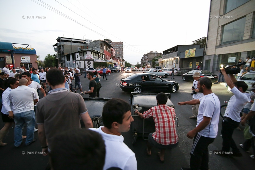 Protest action near Erebuni police HQ in Yerevan in support of armed group holding the department: Day 3