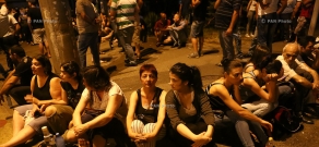  Ночь на улице Хоренаци в Ереване после протеста