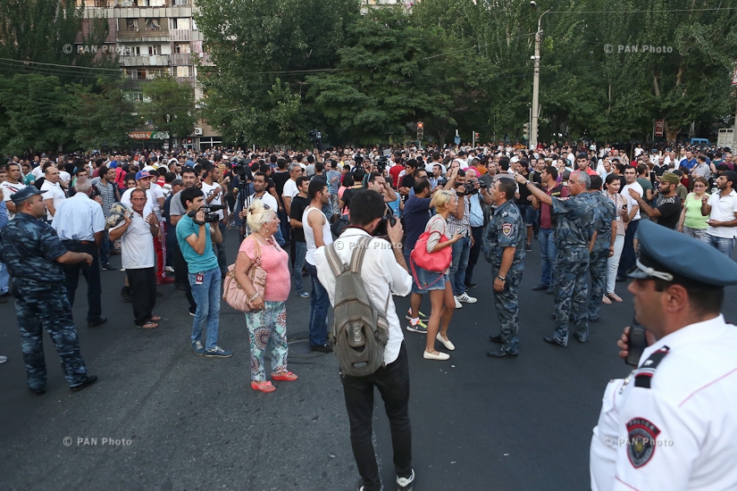 Protest action near Erebuni police HQ in Yerevan in support of armed group holding the department: Day 4