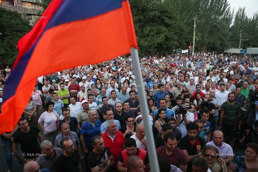 Protest action near Erebuni police HQ in Yerevan in support of armed group holding the department: Day 6