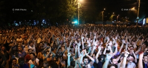 Акция в поддержку вооруженной группы, захватившей здание полка ППС полиции РА в Эребуни: День 6