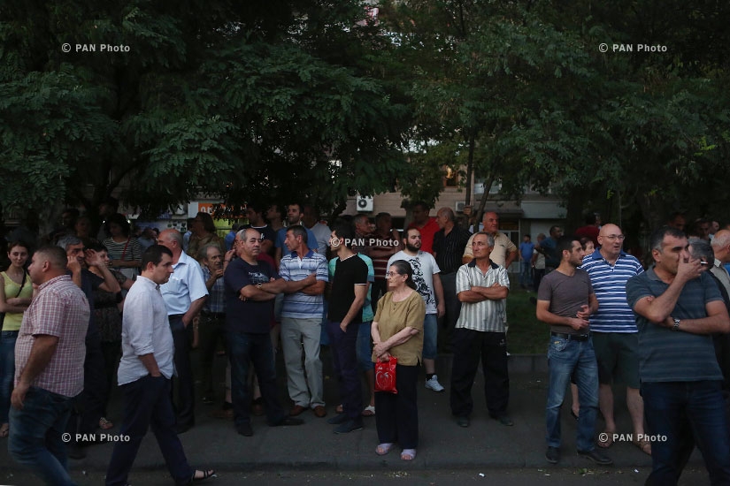 Protest action near Erebuni police HQ in Yerevan in support of armed group holding the department: Day 7