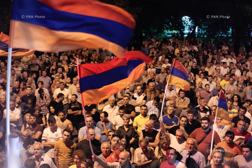 Protest action near Erebuni police HQ in Yerevan in support of armed group holding the department: Day 8